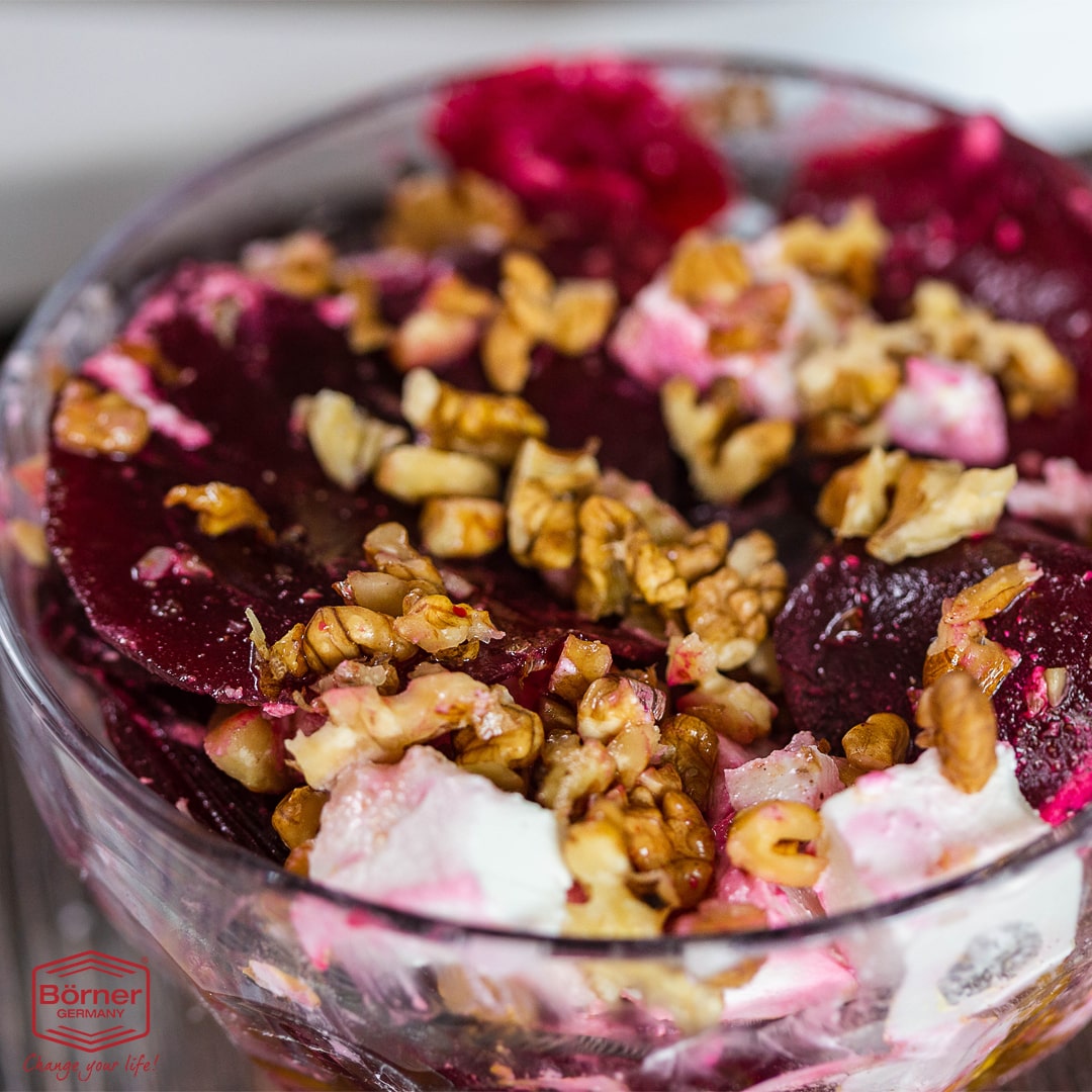 Rote Beete Salat mit Fetakäse und Walnüssen